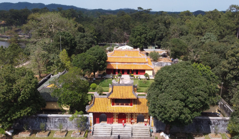 の画像 11:30出発日帰り 世界遺産古都フエ観光(カイディン帝廟/ティエンムー寺/王宮/名物ソルトコーヒー/フエ宮廷料理の夕食) #3