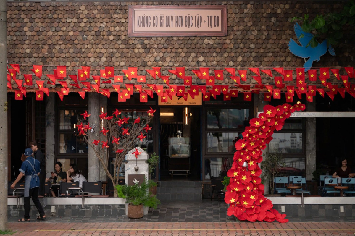 ダナン名物グルメ＆ローカル体験満喫ツアーミシュラン掲載店・市場散策・シクロ体験を楽しむ“食べ歩きダナン”1日旅