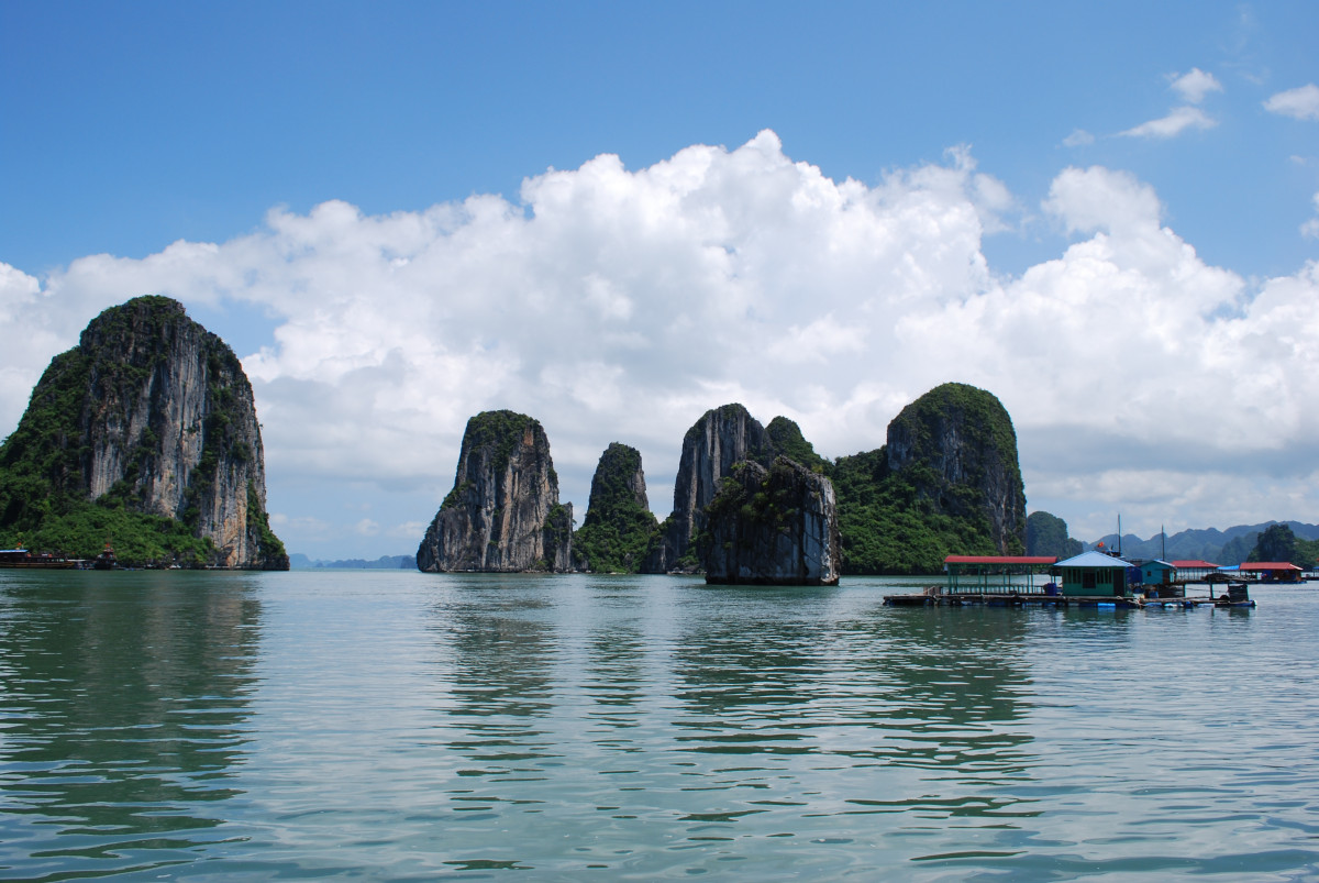 参加者数No.1の人気ツアー！世界遺産ハロン湾日帰りクルーズ　日本人のみの専用船利用！鍾乳洞ライトアップ見学あり　＜日本語ガイド／昼食／夕食／トレインストリートお送り可＞