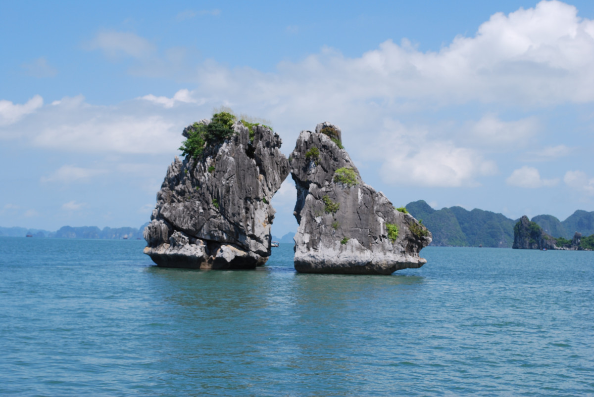 参加者数No.1の人気ツアー！世界遺産ハロン湾日帰りクルーズ　日本人のみの専用船利用！鍾乳洞ライトアップ見学あり　＜日本語ガイド／昼食／夕食／トレインストリートお送り可＞ #2 