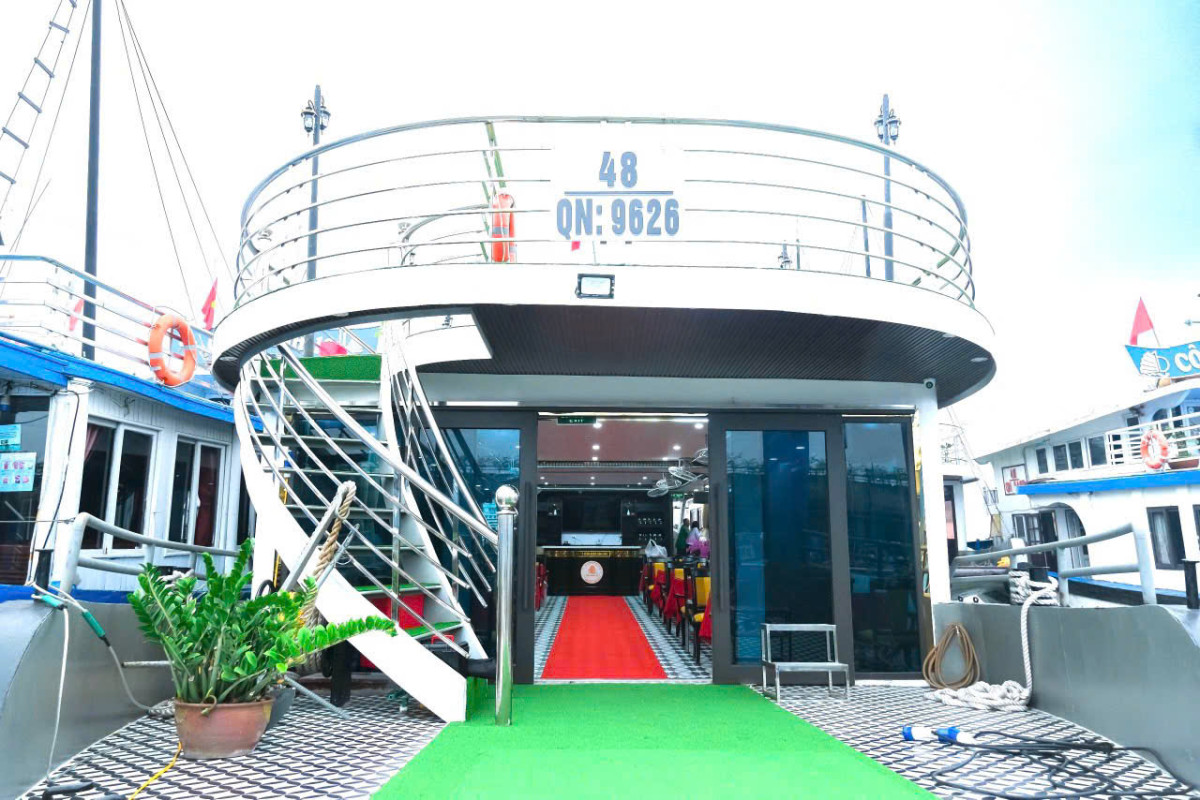 参加者数No.1の人気ツアー！世界遺産ハロン湾日帰りクルーズ　日本人のみの専用船利用！鍾乳洞ライトアップ見学あり　＜日本語ガイド／昼食／夕食／トレインストリートお送り可＞ #8 