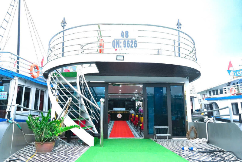 の画像 参加者数No.1の人気ツアー！世界遺産ハロン湾日帰りクルーズ　日本人のみの専用船利用！鍾乳洞ライトアップ見学あり　＜日本語ガイド／昼食／夕食／トレインストリートお送り可＞ #4