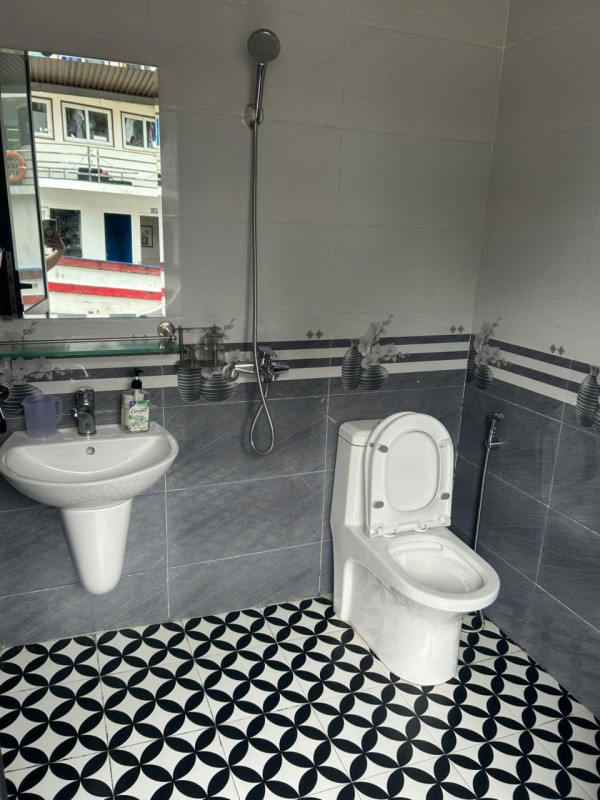 の画像 参加者数No.1の人気ツアー！世界遺産ハロン湾日帰りクルーズ　日本人のみの専用船利用！鍾乳洞ライトアップ見学あり　＜日本語ガイド／昼食／夕食／トレインストリートお送り可＞ #5