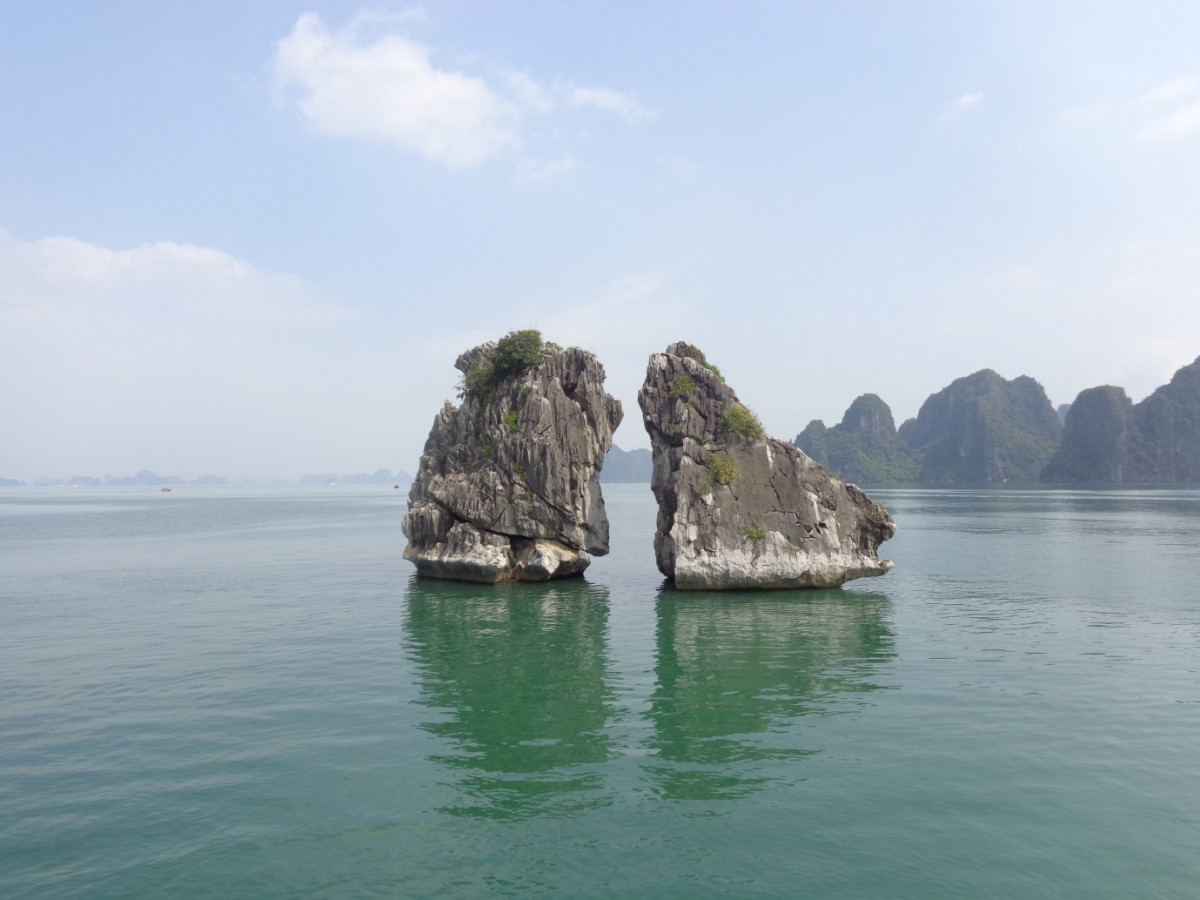 【オンラインツアー】お家でベトナム旅行～世界遺産ハロン湾クルーズ～海の桂林と呼ばれる景勝地、夫婦岩や天宮洞窟、船上海鮮料理ランチの紹介