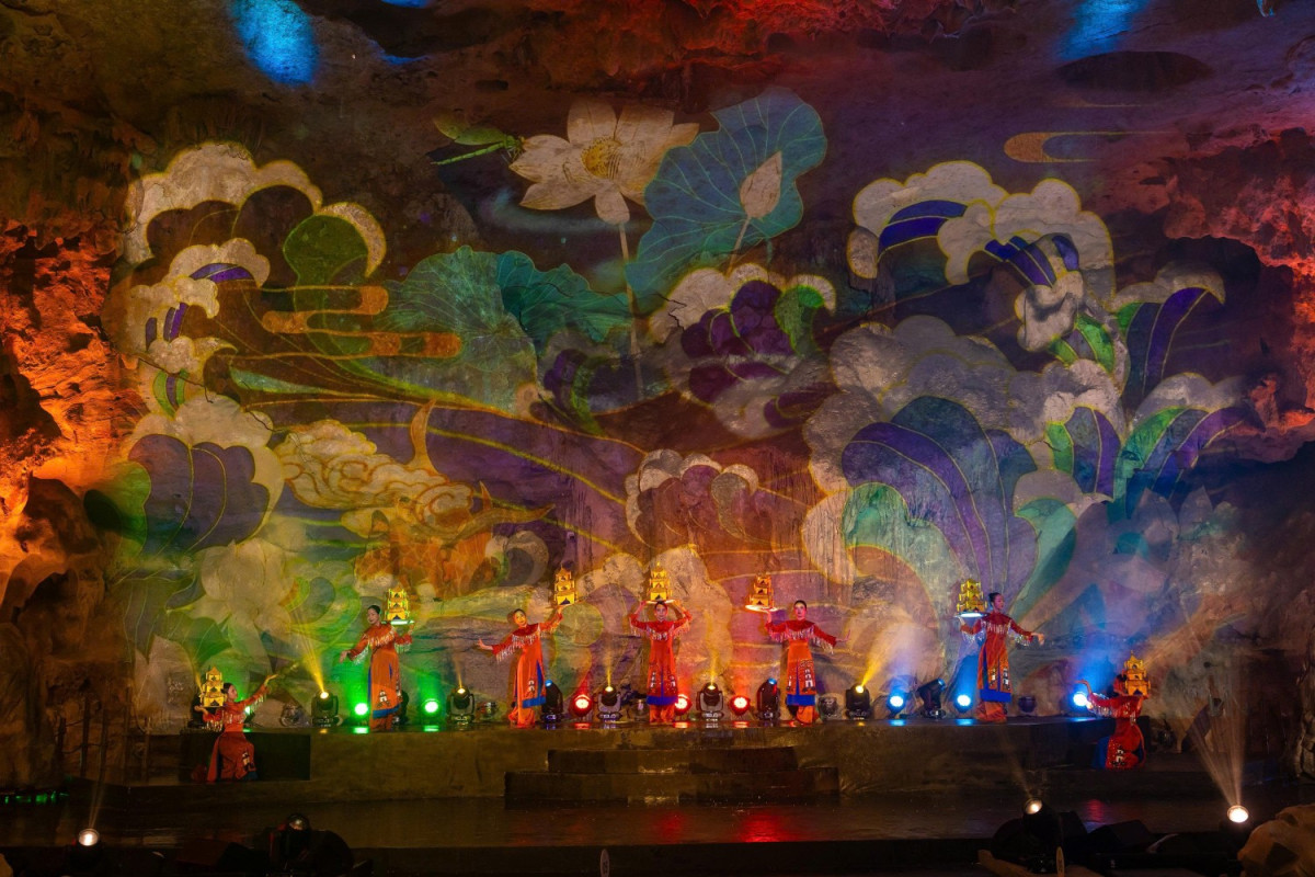 たった1日で感動体験！ 
世界遺産ハロン湾クルーズ×鍾乳洞×3Dショー＆ディナー #8 