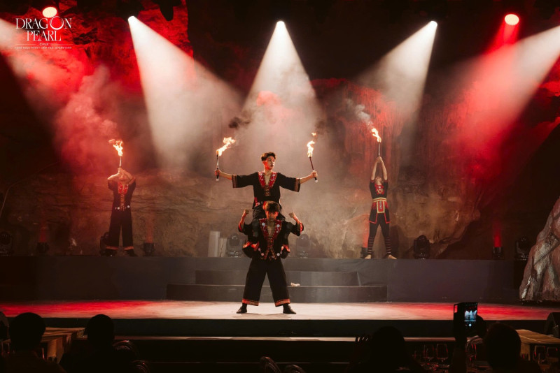 の画像 たった1日で感動体験！ 世界遺産ハロン湾クルーズ×鍾乳洞×3Dショー＆ディナー #1