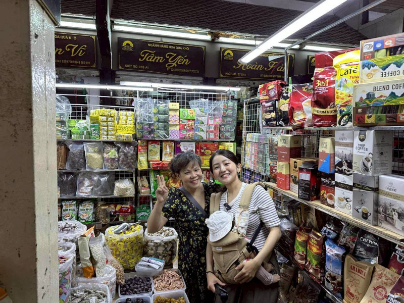 の画像 YouTuberベトナムひろみさん紹介！ディープなハノイ半日観光ツアー　 ロンビエン橋＆市場巡り＆シクロ乗車＆ビアホイでの夕食付＜午後／日本語ガイド／ビール付＞ #1