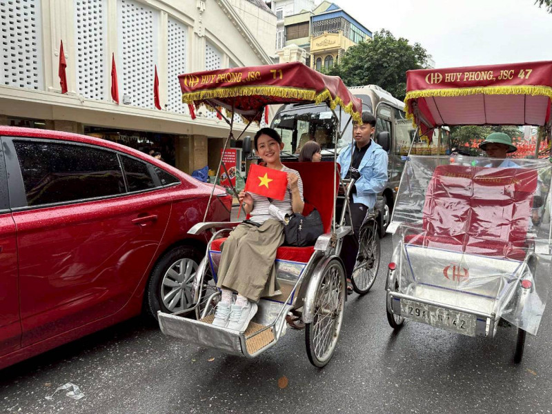 の画像 YouTuberベトナムひろみさん紹介！ディープなハノイ半日観光ツアー　 ロンビエン橋＆市場巡り＆シクロ乗車＆ビアホイでの夕食付＜午後／日本語ガイド／ビール付＞ #2