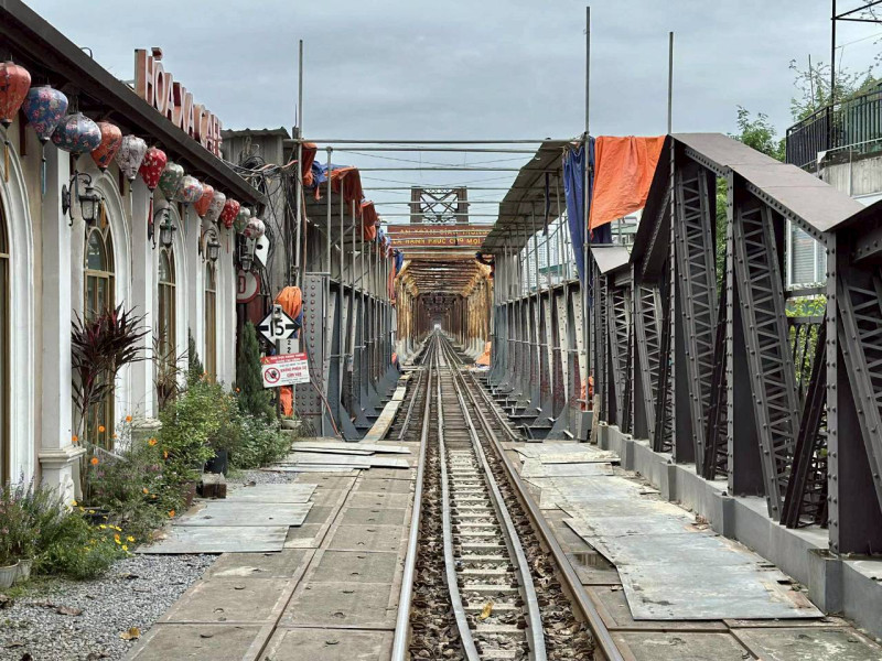 の画像 YouTuberベトナムひろみさん紹介！ディープなハノイ半日観光ツアー　 ロンビエン橋＆市場巡り＆シクロ乗車＆ビアホイでの夕食付＜午後／日本語ガイド／ビール付＞