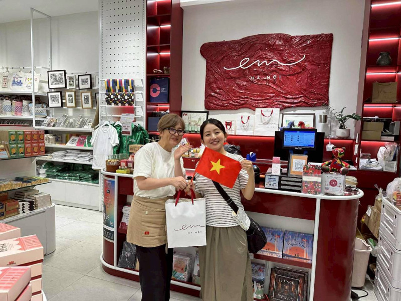 の画像 YouTuberベトナムひろみさん紹介！ディープなハノイ半日観光ツアー　 ロンビエン橋＆市場巡り＆シクロ乗車＆ビアホイでの夕食付＜午後／日本語ガイド／ビール付＞ #6