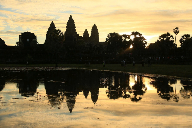 の画像 お手軽に満喫！アンコールワット半日貸切観光 お子様連れ歓迎！「夕日鑑賞付／午後発」　人気店ソカックリバー夕食付プラン