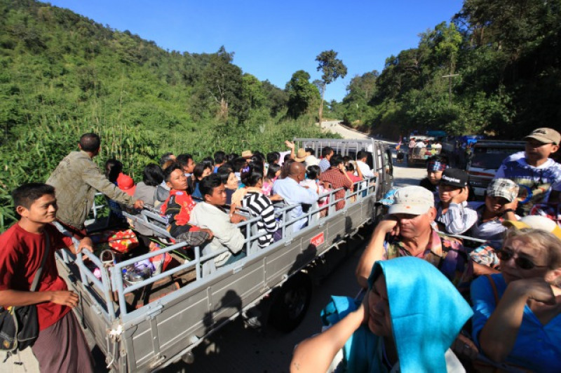 の画像 ミャンマーの聖地！落ちそうで落ちない　ゴールデンロック日帰り観光（ヤンゴン発着/日本語ガイド） #2