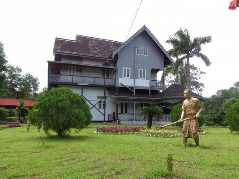 の画像 ミャンマーの英雄「アウンサン将軍」ゆかりの地を巡る　ヤンゴン半日市内観光〈日本語ガイド/人気店ハウスオブメモリーズの昼食付き〉 #0
