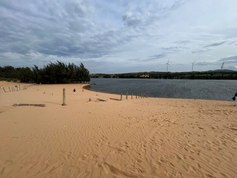 の画像 ホーチミン発｜ムイネー1泊2日絶景ツアー(日系企業運行の高速バスで行く)白い砂丘・妖精の渓流・漁村を巡る旅