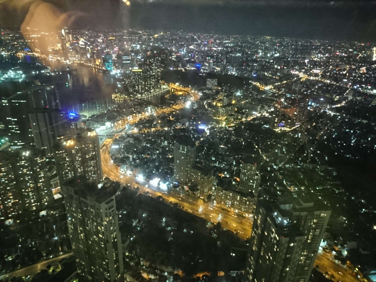 ホーチミン夜景ツアー！17：00発お洒落2区での夕食＆最高層ビル「ランドマーク81」75階からの夜景観賞 #2 