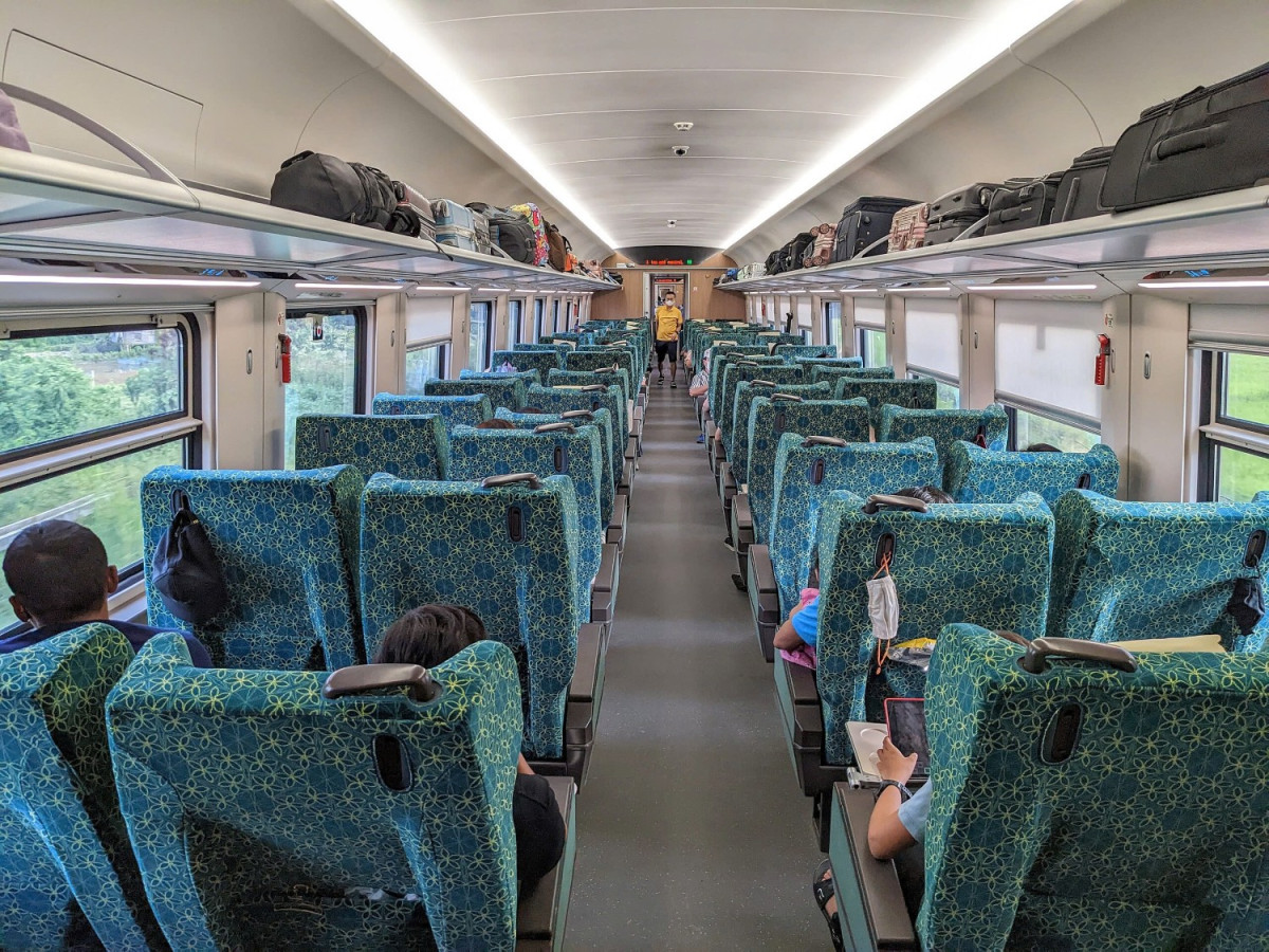 ビエンチャン発着! ラオス高速鉄道で行く世界遺産の街ルアンパバーン日帰り観光(昼食・夕食付/日本語ガイド) #1