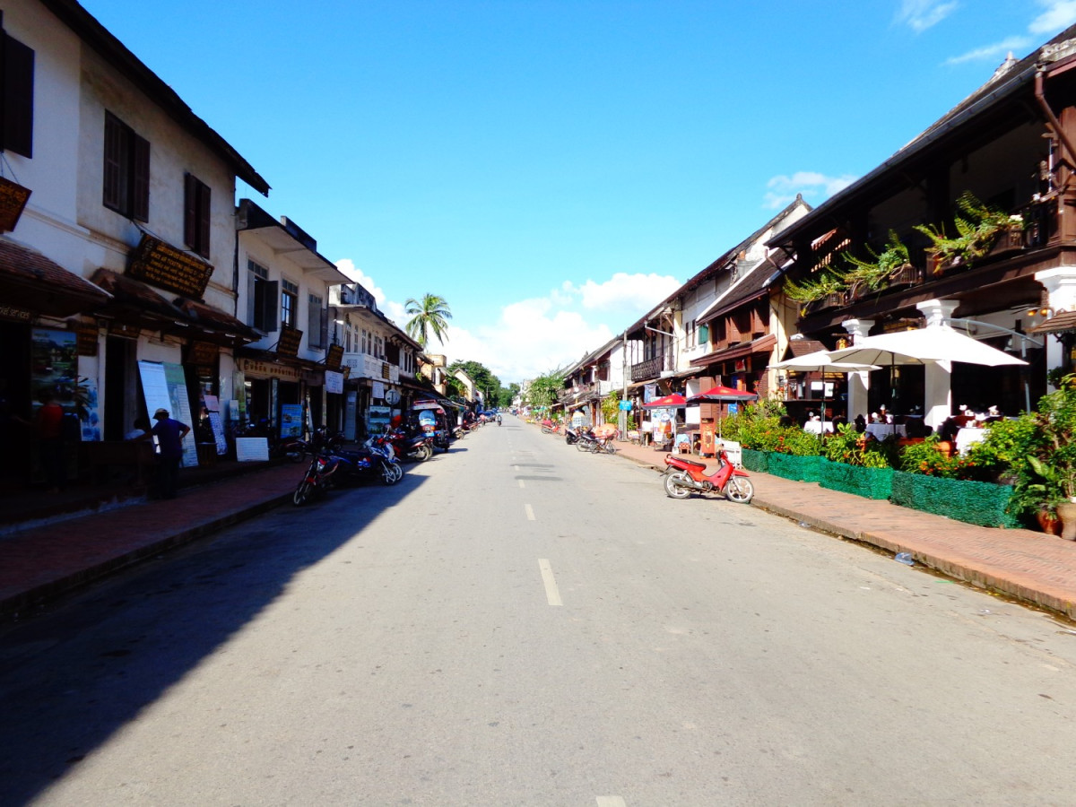 ビエンチャン発着！ ラオス高速鉄道で行く世界遺産の街ルアンパバーン日帰り観光（昼食・夕食付/日本語ガイド） #14 