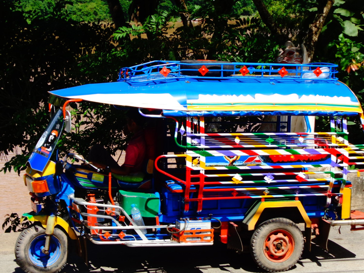 ビエンチャン発着！ ラオス高速鉄道で行く世界遺産の街ルアンパバーン日帰り観光（昼食・夕食付/日本語ガイド） #2 