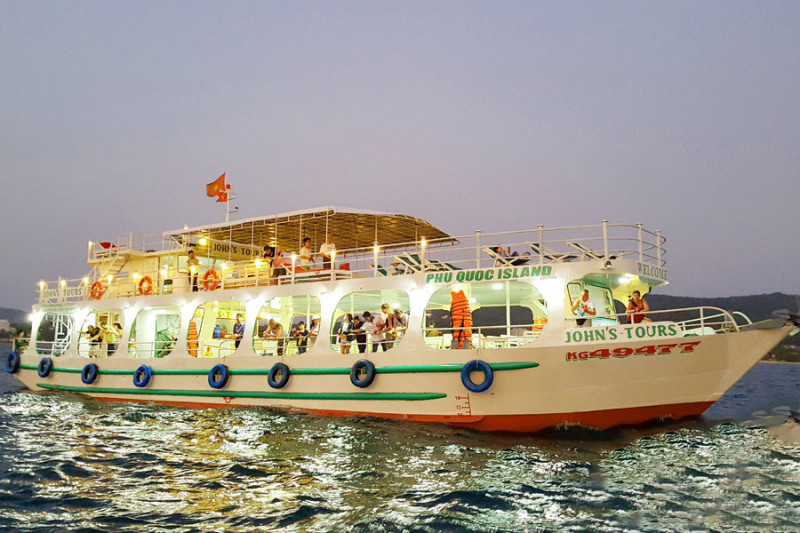 の画像 昼から夜まで楽しめるツアー!12:00発:アドベンチャー「デイ&ナイト」クルーズ(昼食&夕食付き)*専用車&英語ガイド #2