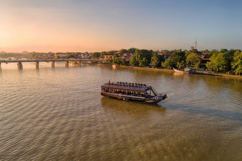 の画像 16:30発：夕暮れホイアン観光+トゥボン川ディナークルーズ（西洋セットメニュー） #1