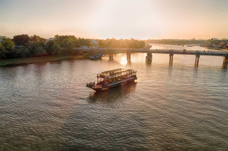 の画像 16:30発：夕暮れホイアン観光+トゥボン川ディナークルーズ（西洋セットメニュー） #2