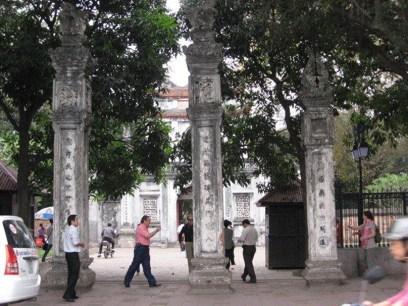 の画像 半日：ハノイ市内観光（ホーチミン廟、一柱寺、タンロン遺跡、文廟、旧市街、ホアンキエム湖） #3