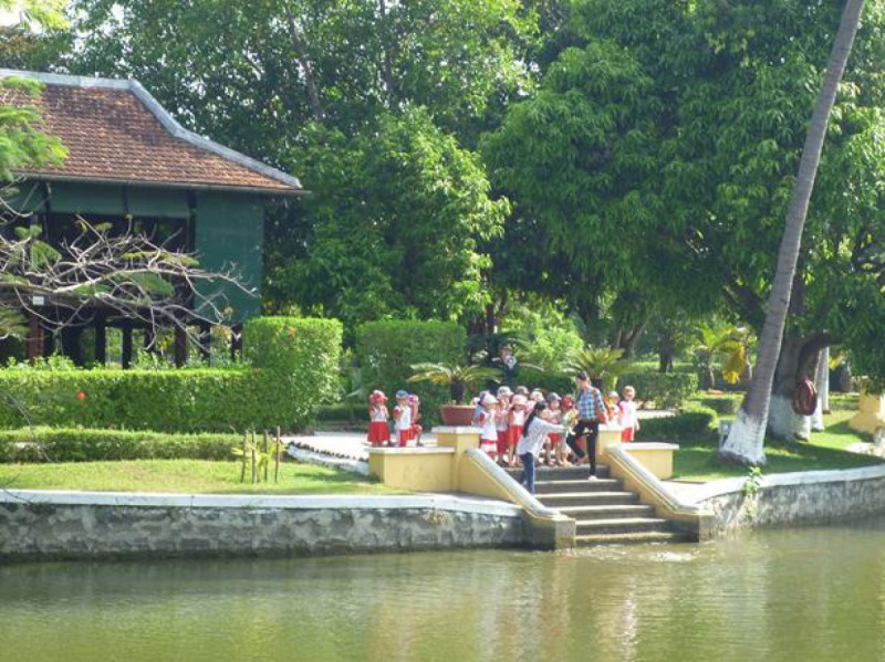 の画像 半日：ハノイ市内観光（ホーチミン廟、一柱寺、タンロン遺跡、文廟、旧市街、ホアンキエム湖） #7