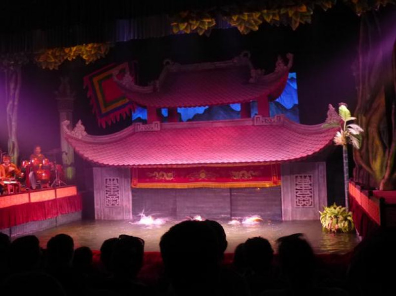 の画像 人気ナイトツアー！伝統芸能水上人形劇観賞と夕食（ベトナム料理） #9