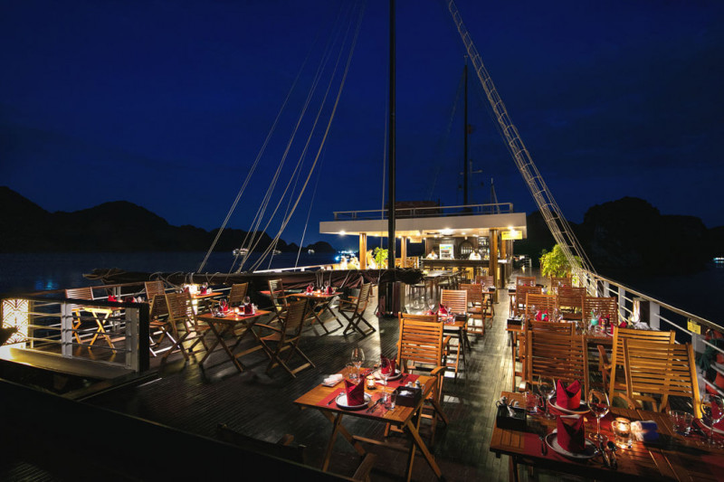 の画像 デラックスクラス〉PERLA DAWN CRUISE 号(JUNIOR SUITE )ランハ湾1泊2日(昼1夕1朝1)日本語ガイド無し #1 の画像 デラックスクラス〉PERLA DAWN CRUISE 号(JUNIOR SUITE )ランハ湾1泊2日(昼1夕1朝1)日本語ガイド無し #1