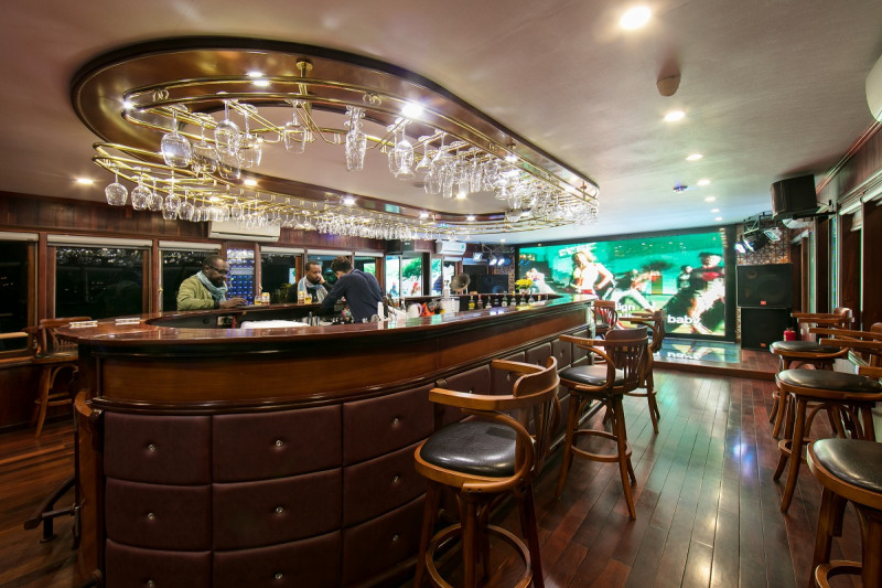 の画像 デラックスクラス〉LA REGINA ROYAL CRUISE号(NOLBE SUITE )ハロン湾クルーズ1泊2日(昼1夕1朝1)日本語ガイド無 #4 の画像 デラックスクラス〉LA REGINA ROYAL CRUISE号(NOLBE SUITE )ハロン湾クルーズ1泊2日(昼1夕1朝1)日本語ガイド無 #4