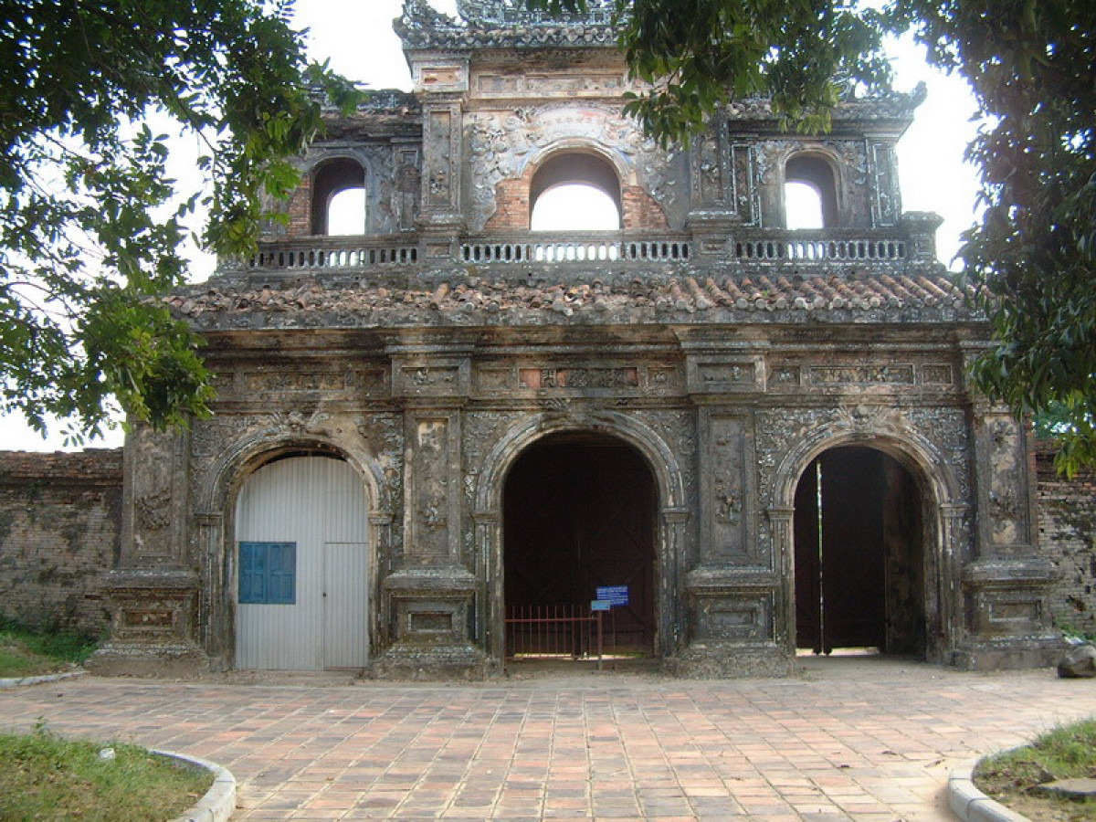 ホイアン発世界遺産フエへ！一日：古都フエ観光（カイディン帝廟・世界遺産王宮・ティエンムー寺・ドラゴンボート乗船）昼食付 #4 