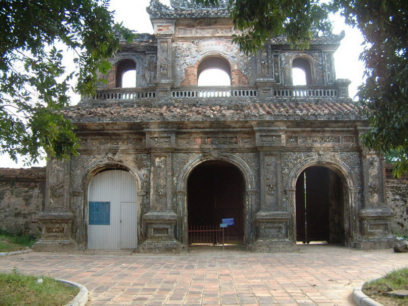 の画像 ホイアン発世界遺産フエへ！一日：古都フエ観光（カイディン帝廟・世界遺産王宮・ティエンムー寺・ドラゴンボート乗船）昼食付 #0