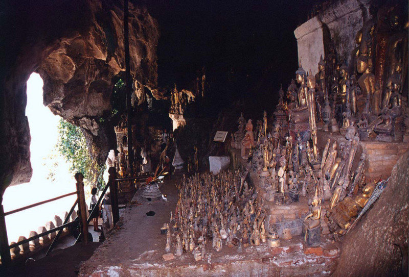 の画像 一日：托鉢とパクオー洞窟とクアンシー滝・モン族の村（昼食付）※観光地の入場料は含まれません。