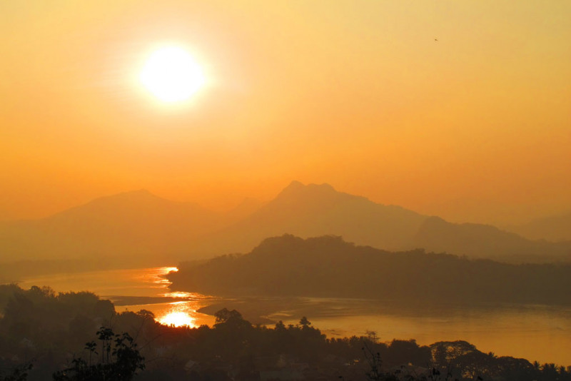 の画像 一日:象乗りとルアンパバーン市内観光(王宮、プーシー、ワットシエントーン、ワットマイ、ワットヴィスン)(昼食付)※観光地の入場料は含まない料金となります。 #7