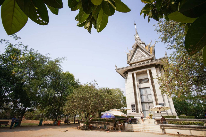 の画像 一日：プノンペン市内観光　【国立博物館、王宮、シルバーバゴダ、トウルスレン博物館,ワットプノン、セントラルマーケット、キリングフィールド】昼食付 #7