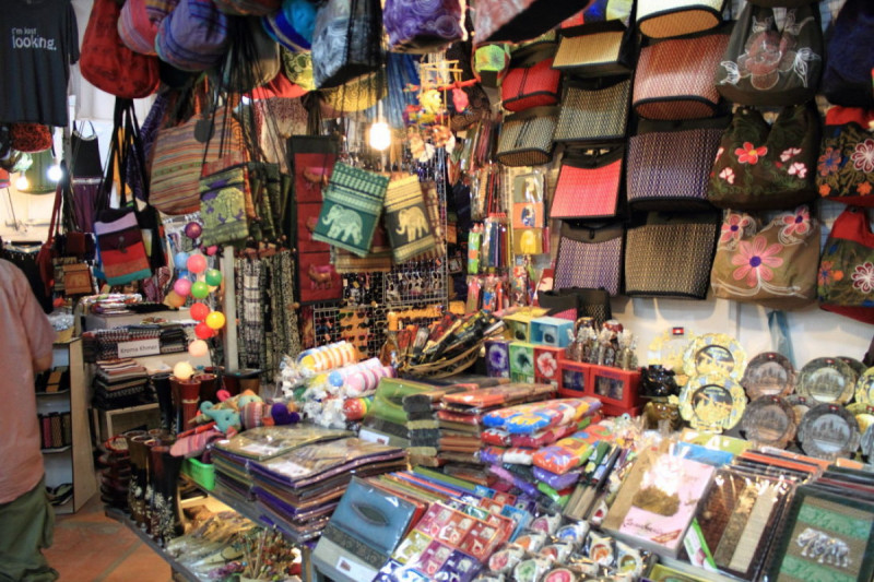 の画像 半日:プノンペン市内2大マーケット巡り (セントラルマーケット&ロシアンマーケット、ファクトリーアウトレット付き) #1