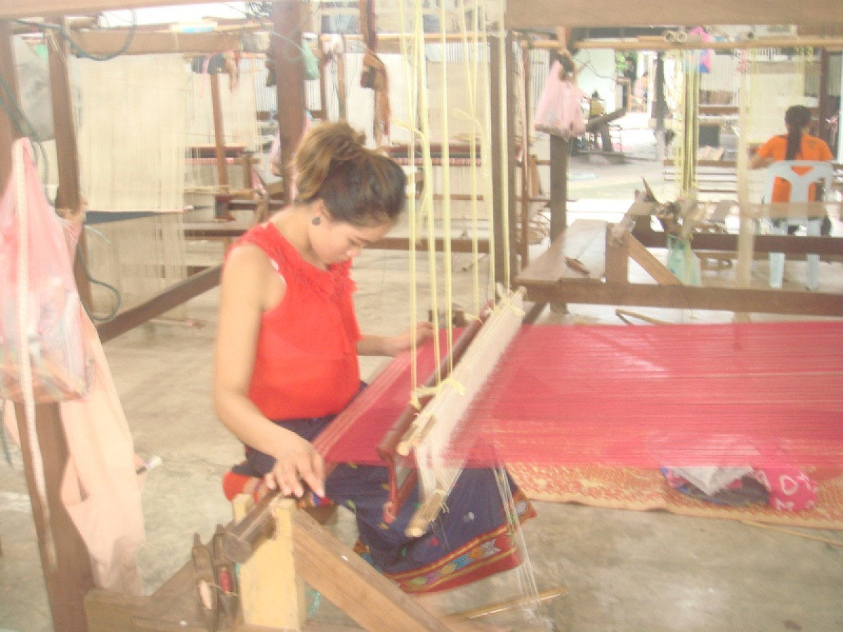 半日：ビエンチャン市内観光（ワットシーサケット・ワットホープラケオ・ワット・シームアン・タートルアン・パトゥーサイ・タラートサオ）昼食 #5 